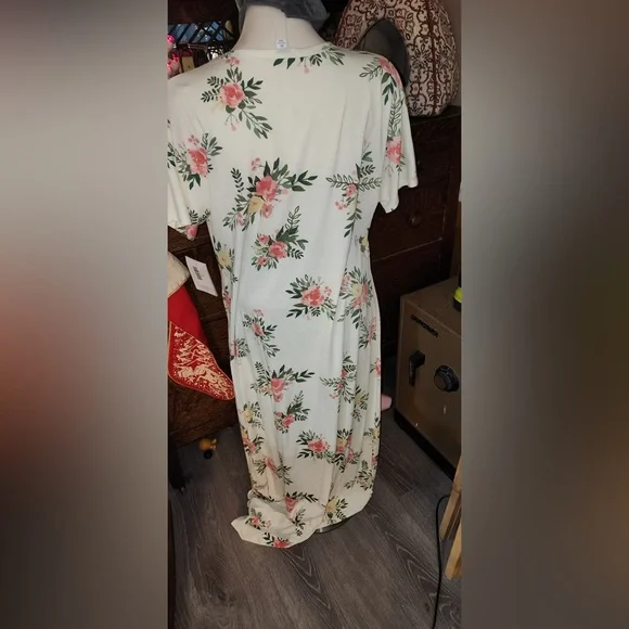 Beautiful LuLaRoe Maria Maxi Dress, XL, cream with pink floral NWT - Picture 2 of 4